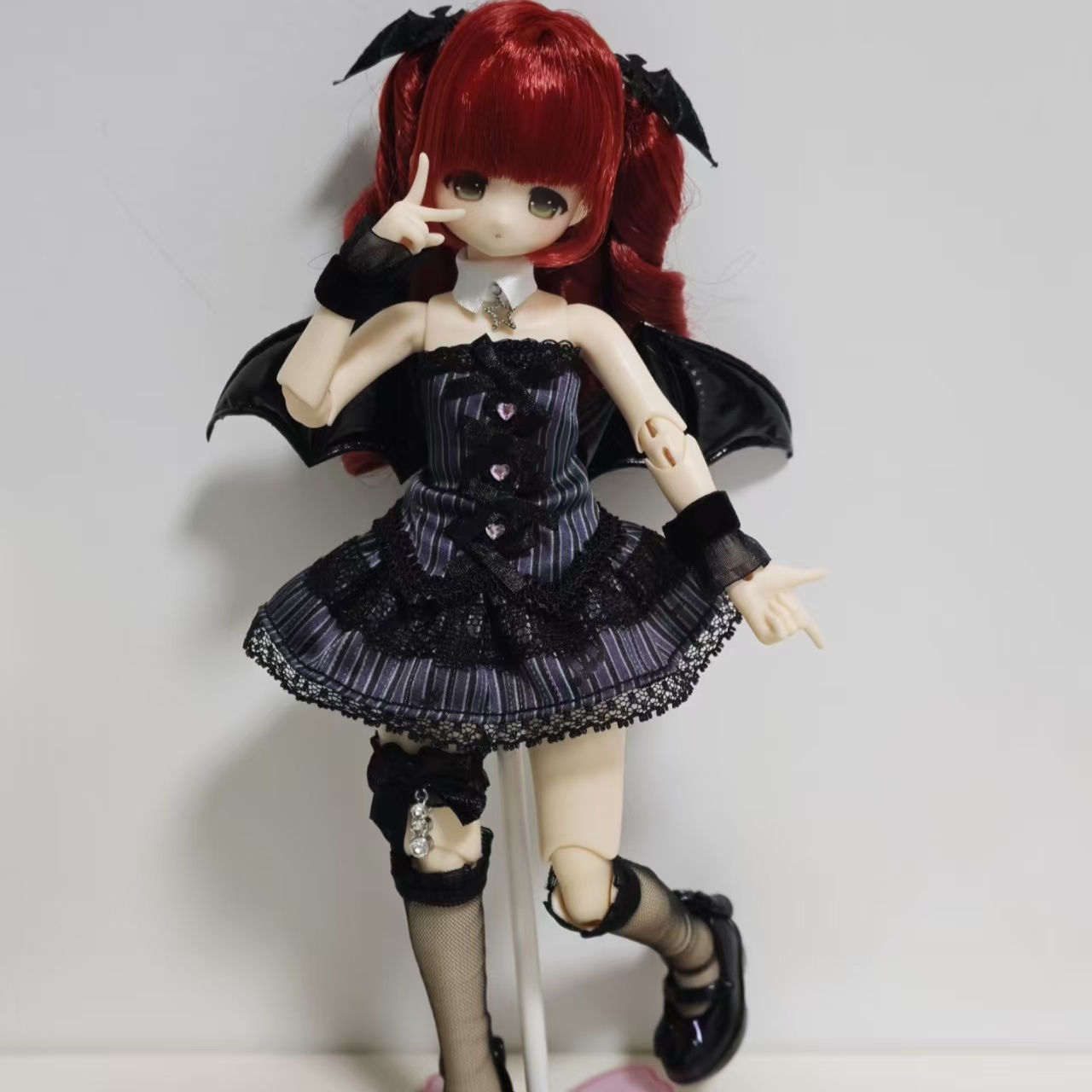 ตุ๊กตาข้อต่อแบบ Ball Jointed D - Dolls บทวิจารณ์และราคา